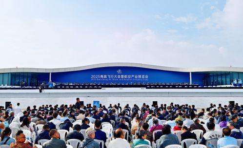 英雄城共赴蓝天盛会，天盛会展翱翔新篇章